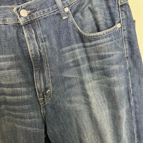 Levi’s • 550 Jeans - Picture 2 of 8